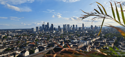 Der besonderer Blick auf die Frankfurter Skyline, des Sendestudios von Radio Frankfurt