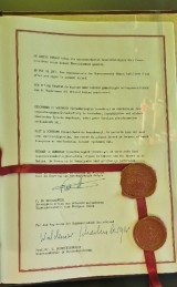 Staatssekretär Schreckenberger unterzeichnet Dokument